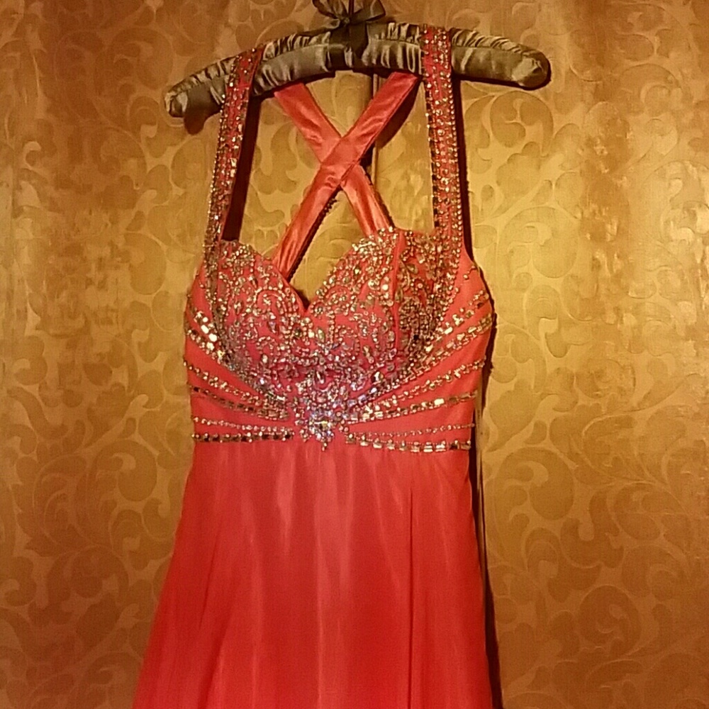 HOST PICK! NEW LUXURIOUS EVENING GOWN 0 sz
